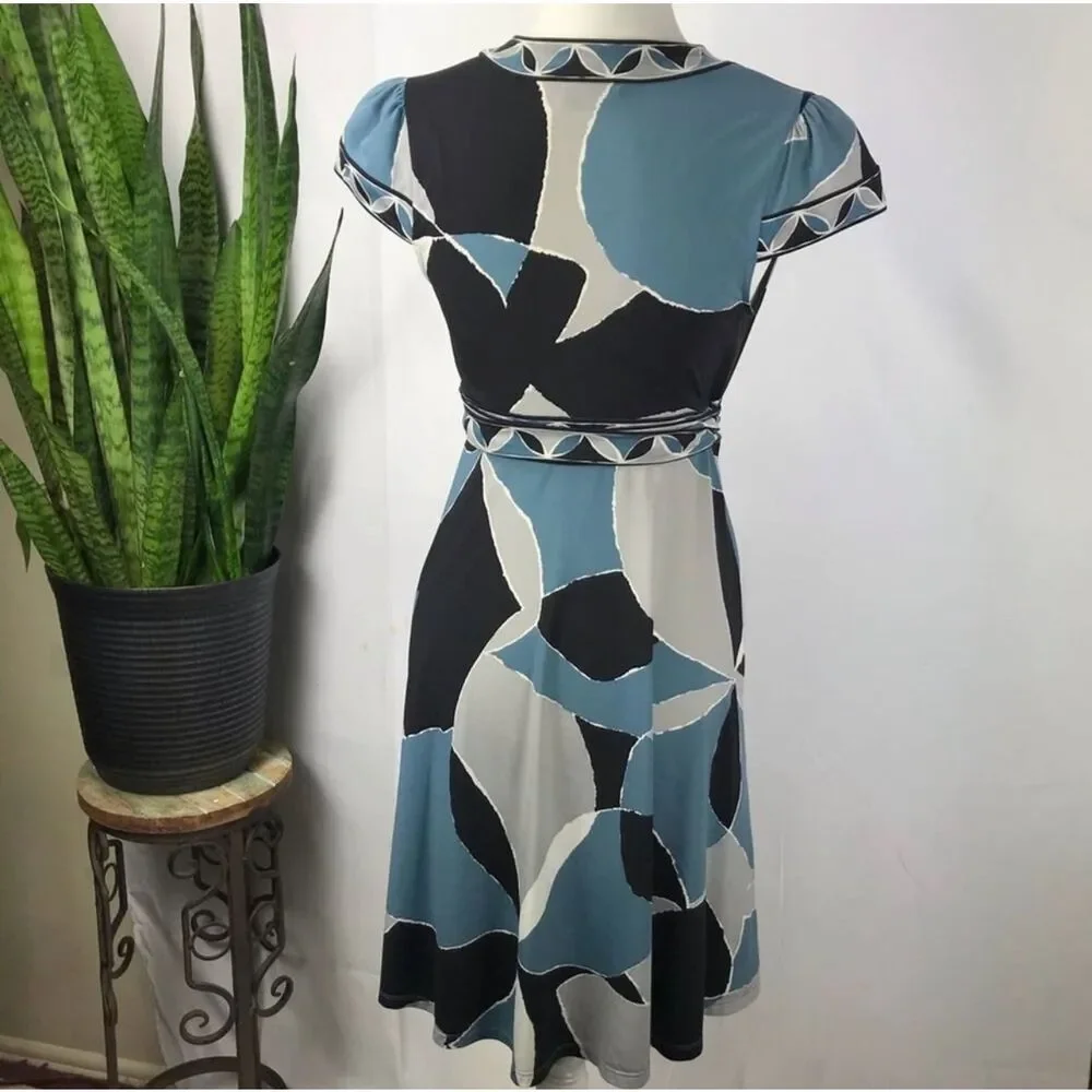 BCBGMAXAZARIA Petite Small A-Line Color-Block Belted Knee Length Dress. Retro.